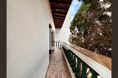 Casa à venda com 377m², 3 quartos e sem vaga Casa à venda com 377m², 3 quartos e sem vagaVaranda