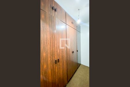 Casa à venda com 288m², 4 quartos e 2 vagasCloset