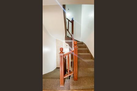 Casa à venda com 288m², 4 quartos e 2 vagasEscada