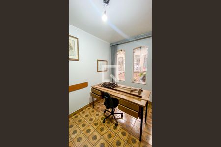 Casa à venda com 288m², 4 quartos e 2 vagasEscritório