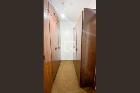 Casa à venda com 288m², 4 quartos e 2 vagasCloset