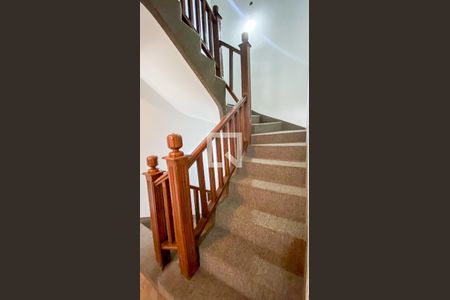 Casa à venda com 288m², 4 quartos e 2 vagasEscada