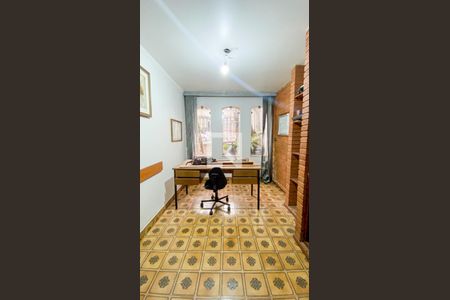 Casa à venda com 288m², 4 quartos e 2 vagasEscritório