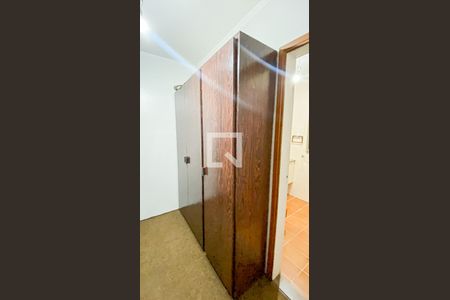 Casa à venda com 288m², 4 quartos e 2 vagasCloset