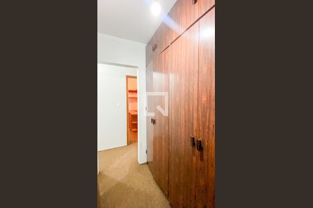 Casa à venda com 288m², 4 quartos e 2 vagasCloset