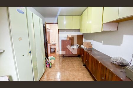 Casa à venda com 288m², 4 quartos e 2 vagasÁrea de Serviço - Quarto