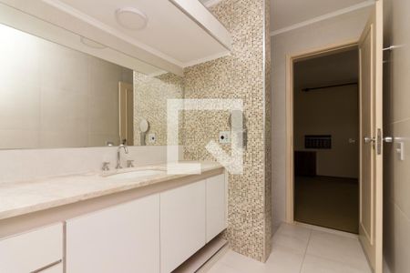 Casa à venda com 387m², 5 quartos e 3 vagasBanheiro da Suíte 1