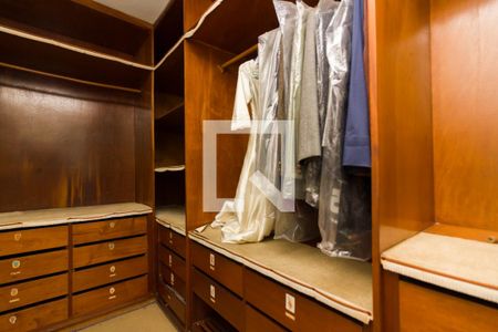 Casa à venda com 387m², 5 quartos e 3 vagasCloset da suíte 1