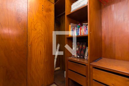 Casa à venda com 387m², 5 quartos e 3 vagasCloset da suíte 3