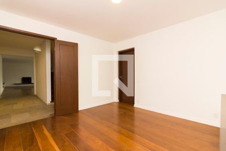 Casa à venda com 387m², 5 quartos e 3 vagasSala de estar 1