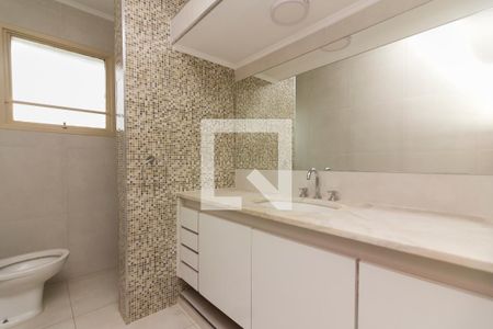 Casa à venda com 387m², 5 quartos e 3 vagasBanheiro da Suíte 1