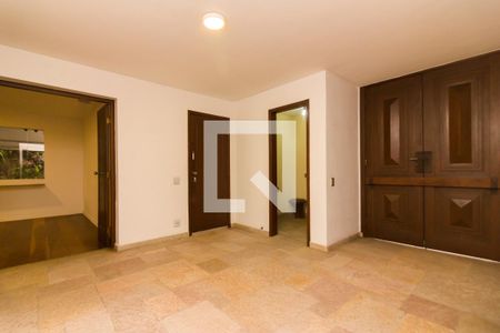 Casa à venda com 387m², 5 quartos e 3 vagasEntrada