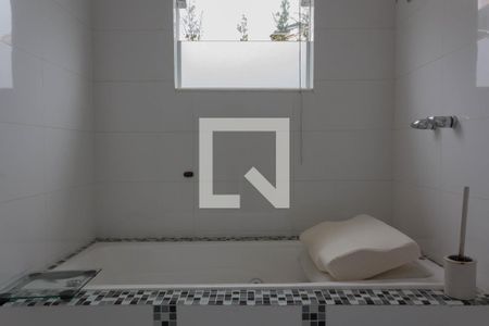 Casa à venda com 300m², 3 quartos e 5 vagas Casa à venda com 300m², 3 quartos e 5 vagasBanheiro da Suíte 1