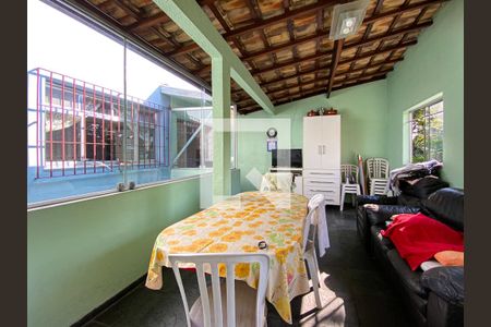 Casa à venda com 200m², 5 quartos e 3 vagasVaranda