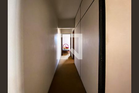 Casa à venda com 200m², 5 quartos e 3 vagasCorredor