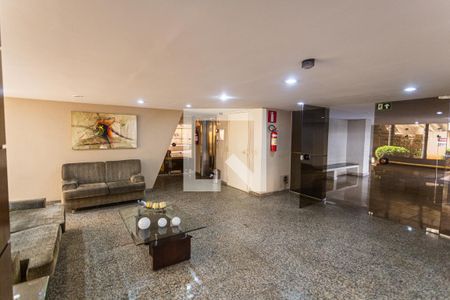 Apartamento à venda com 195m², 4 quartos e 2 vagas Apartamento à venda com 195m², 4 quartos e 2 vagasHall de Entrada