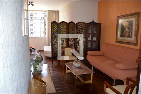 Apartamento à venda com 195m², 4 quartos e 2 vagas Apartamento à venda com 195m², 4 quartos e 2 vagasSala