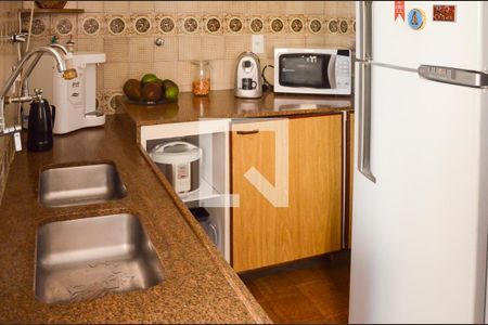 Apartamento à venda com 195m², 4 quartos e 2 vagas Apartamento à venda com 195m², 4 quartos e 2 vagasCozinha