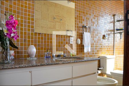 Apartamento à venda com 195m², 4 quartos e 2 vagas Apartamento à venda com 195m², 4 quartos e 2 vagasBanheiro Social