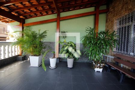 Casa à venda com 266m², 4 quartos e 3 vagas Casa à venda com 266m², 4 quartos e 3 vagasVaranda