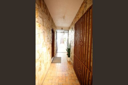 Casa à venda com 266m², 4 quartos e 3 vagas Casa à venda com 266m², 4 quartos e 3 vagasCorredor externo