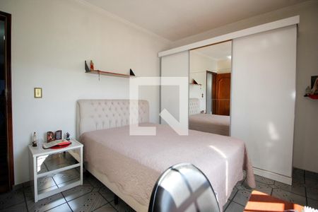 Casa à venda com 266m², 4 quartos e 3 vagas Casa à venda com 266m², 4 quartos e 3 vagasQuarto 2