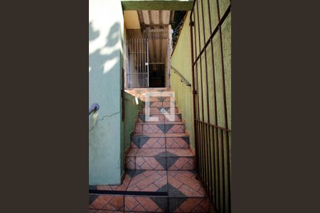 Casa à venda com 266m², 4 quartos e 3 vagas Casa à venda com 266m², 4 quartos e 3 vagasEscada externa