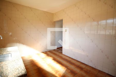 Casa à venda com 266m², 4 quartos e 3 vagas Casa à venda com 266m², 4 quartos e 3 vagasEdícula - Cozinha