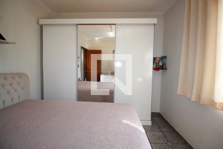 Casa à venda com 266m², 4 quartos e 3 vagas Casa à venda com 266m², 4 quartos e 3 vagasQuarto 2