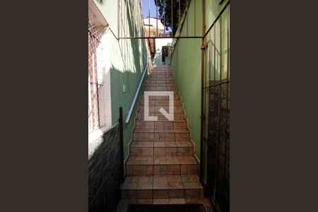 Casa à venda com 266m², 4 quartos e 3 vagas Casa à venda com 266m², 4 quartos e 3 vagasEscada externa