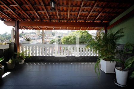 Casa à venda com 266m², 4 quartos e 3 vagas Casa à venda com 266m², 4 quartos e 3 vagasVaranda