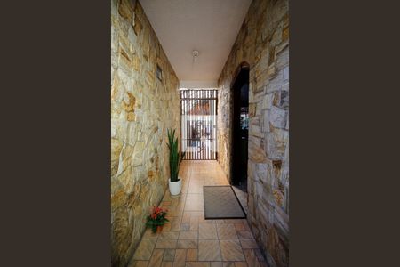 Casa à venda com 266m², 4 quartos e 3 vagas Casa à venda com 266m², 4 quartos e 3 vagasCorredor externo