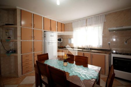 Casa à venda com 266m², 4 quartos e 3 vagas Casa à venda com 266m², 4 quartos e 3 vagasCozinha