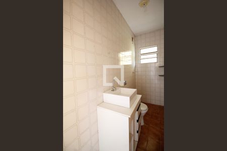 Casa à venda com 266m², 4 quartos e 3 vagas Casa à venda com 266m², 4 quartos e 3 vagasEdícula - Banheiro