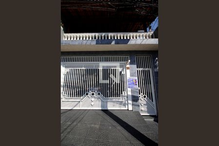 Casa à venda com 266m², 4 quartos e 3 vagas Casa à venda com 266m², 4 quartos e 3 vagasFachada