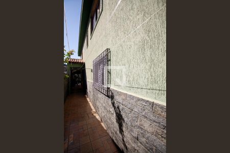 Casa à venda com 266m², 4 quartos e 3 vagas Casa à venda com 266m², 4 quartos e 3 vagasCorredor externo