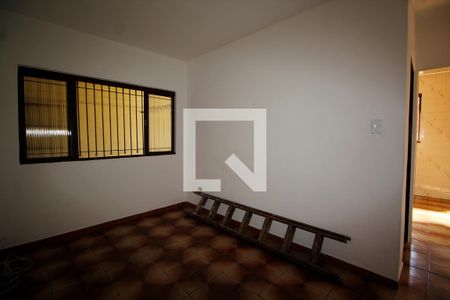 Casa à venda com 266m², 4 quartos e 3 vagas Casa à venda com 266m², 4 quartos e 3 vagasEdícula - Sala