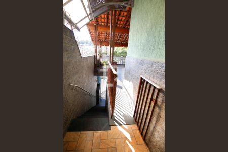 Casa à venda com 266m², 4 quartos e 3 vagas Casa à venda com 266m², 4 quartos e 3 vagasCorredor externo