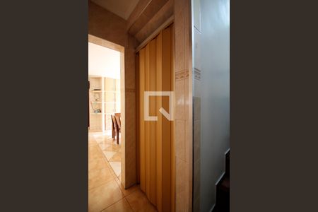 Casa à venda com 266m², 4 quartos e 3 vagas Casa à venda com 266m², 4 quartos e 3 vagasCloset