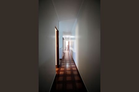 Casa à venda com 266m², 4 quartos e 3 vagas Casa à venda com 266m², 4 quartos e 3 vagasCorredor 2