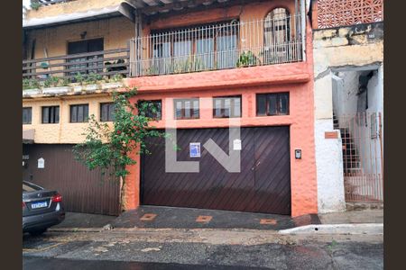 Casa à venda com 234m², 4 quartos e 2 vagas Casa à venda com 234m², 4 quartos e 2 vagasFachada
