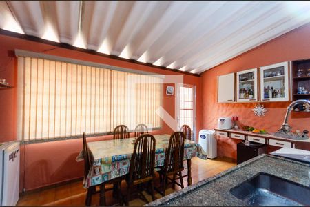 Casa à venda com 234m², 4 quartos e 2 vagas Casa à venda com 234m², 4 quartos e 2 vagasCopa da cozinha