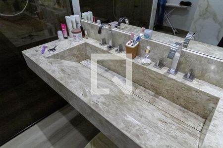 Casa à venda com 320m², 2 quartos e 1 vaga Casa à venda com 320m², 2 quartos e 1 vagaBanheiro social