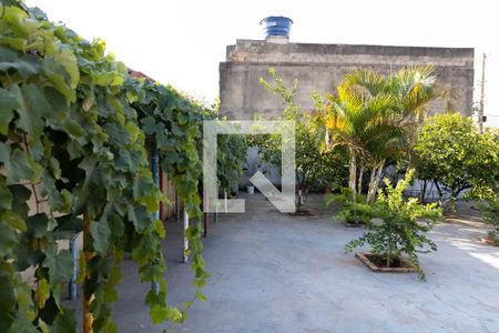 Casa à venda com 435m², 4 quartos e 3 vagas Casa à venda com 435m², 4 quartos e 3 vagasQuintal