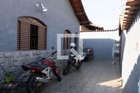 Casa à venda com 435m², 4 quartos e 3 vagas Casa à venda com 435m², 4 quartos e 3 vagasGaragem