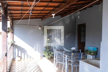 Casa à venda com 435m², 4 quartos e 3 vagas Casa à venda com 435m², 4 quartos e 3 vagasÁrea de Serviço