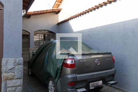 Casa à venda com 435m², 4 quartos e 3 vagas Casa à venda com 435m², 4 quartos e 3 vagasGaragem