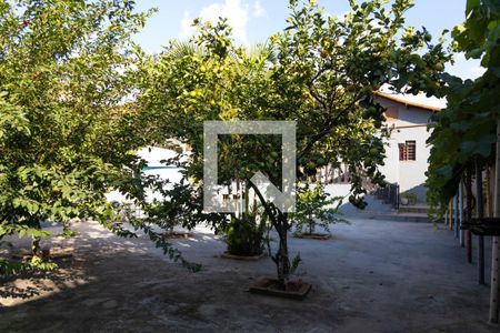 Casa à venda com 435m², 4 quartos e 3 vagas Casa à venda com 435m², 4 quartos e 3 vagasQuintal