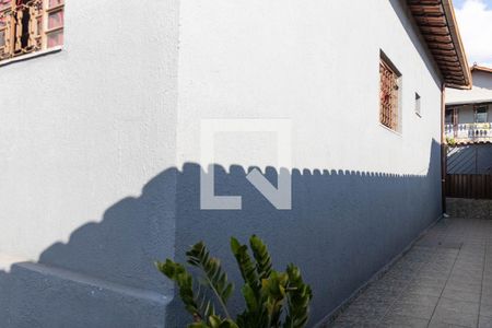 Casa à venda com 435m², 4 quartos e 3 vagas Casa à venda com 435m², 4 quartos e 3 vagasQuintal