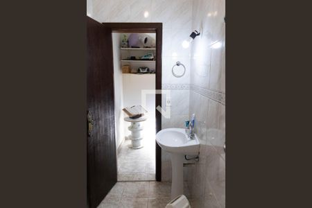 Casa à venda com 435m², 4 quartos e 3 vagas Casa à venda com 435m², 4 quartos e 3 vagasBanheiro da Suíte 2